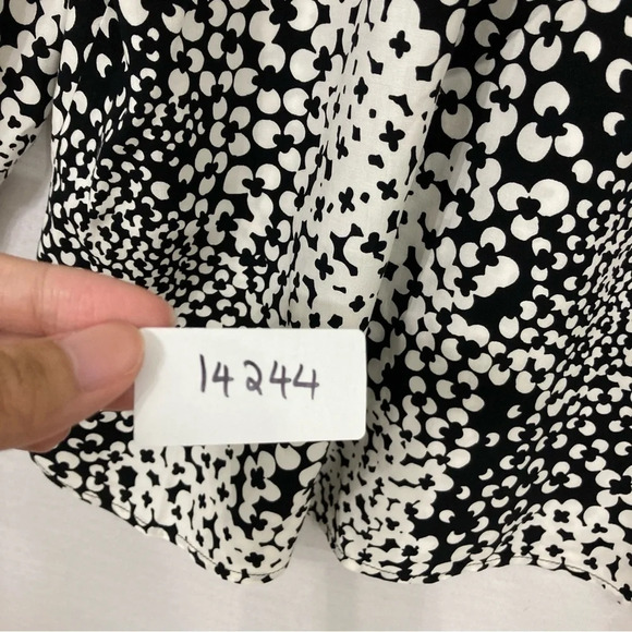 Talbots Black White Floral Tie Front Ultra Soft Rayon Blouse size Large - Picture 9 of 9